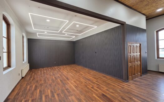 ARRIENDO edificio recién restaurado en calle 21 de Mayo