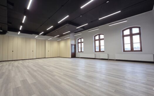 ARRIENDO edificio recién restaurado en calle 21 de Mayo