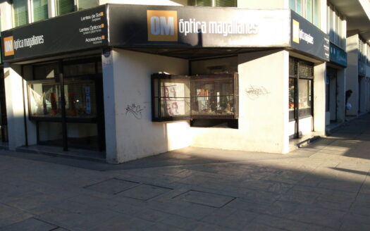 ARRIENDO local comercial central en EdificIo Victoria.